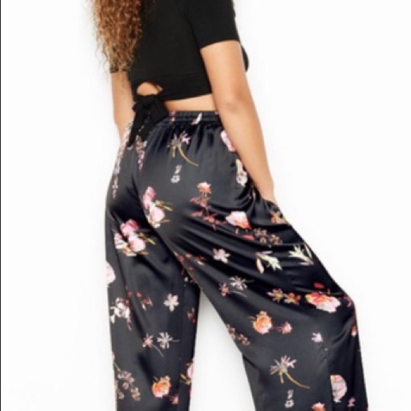 Victoria’s Secret Small Lounge Pajama Pant Vibrant Multicolor Flowers on Black - Picture 3 of 6